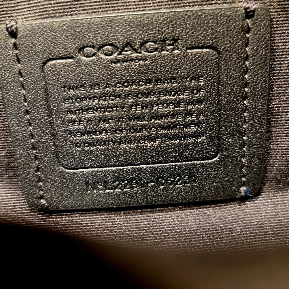 Coach Black Leather Women's Bag - Picture 5 of 7